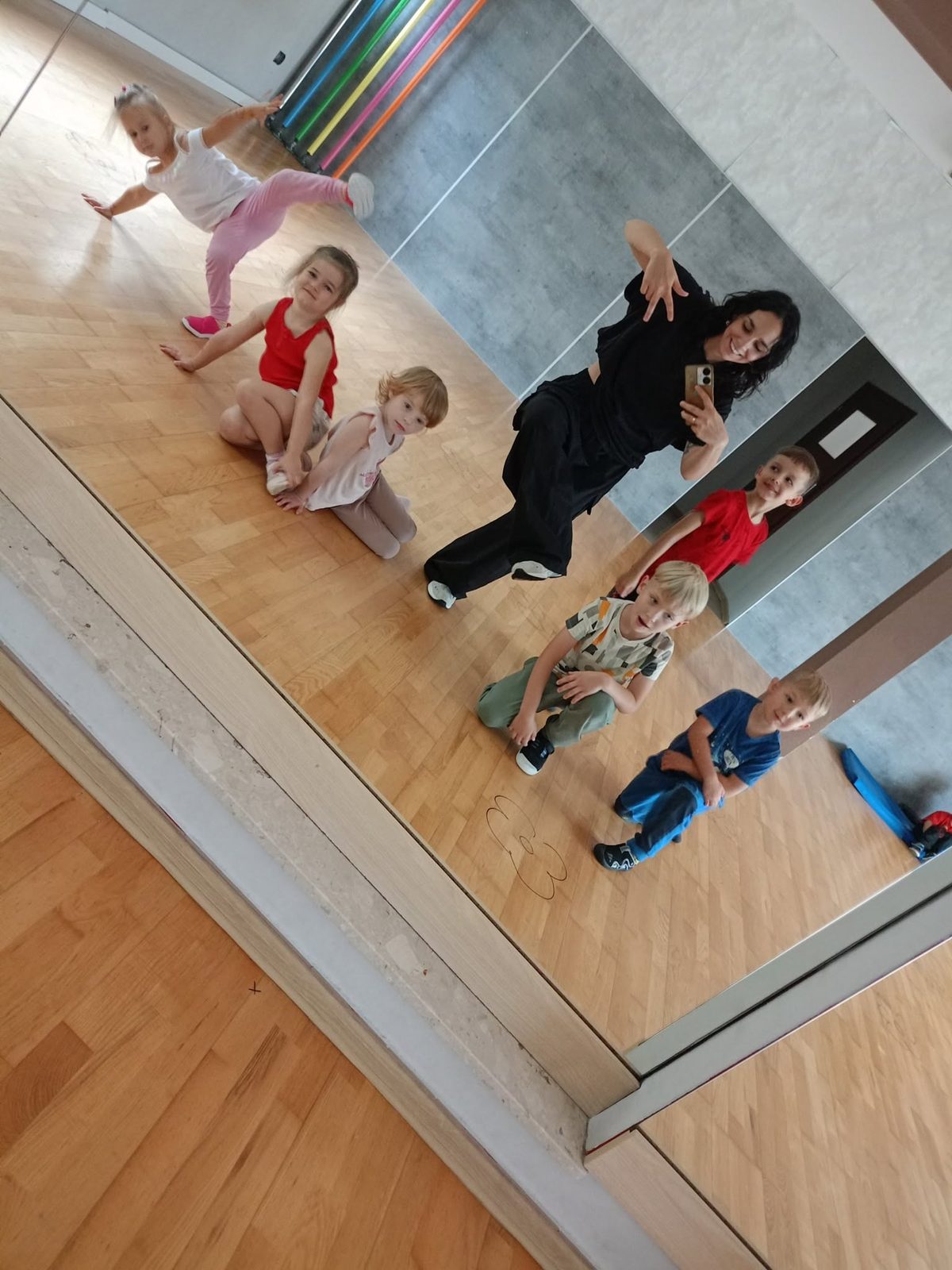 Dance mix dla dzieci Tarnów - zajęcia w SHIVA DANCE Studio